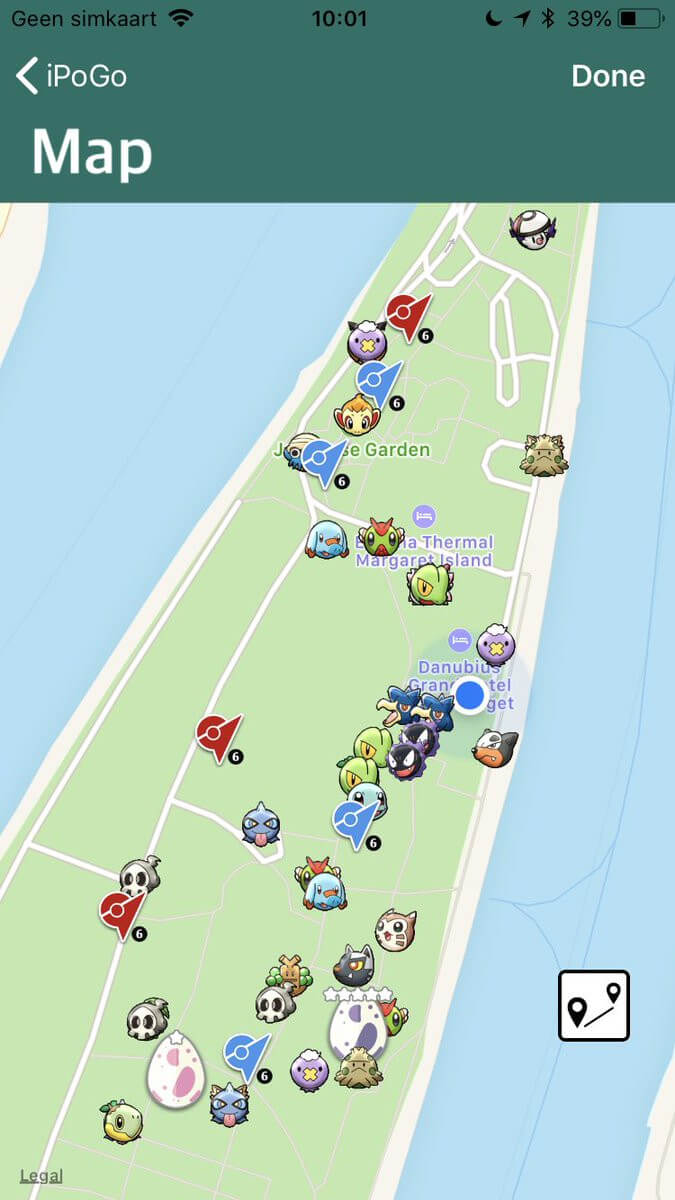 Mapa de iPogo que muestra personajes de Pokémon, gimnasios, nidos y más